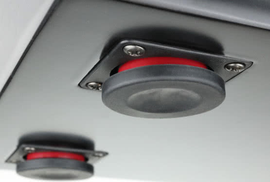 IsoAcoustics i PSB Speakers nawiązują współpracę