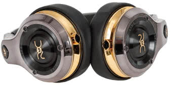 Wejścia dla kabla przygotowano w obydwu muszlach.