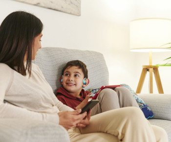 Słuchawki dla dzieci JBL Junior Free - bezpieczny poziom decybeli i możliwość kontroli rodzicielskiej