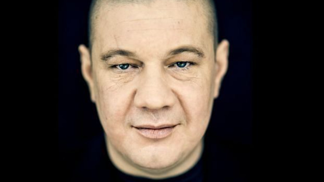 Marek Dyjak śpiewa piosenki Przemysława Gintowskiego. Koncert we Wrocławiu