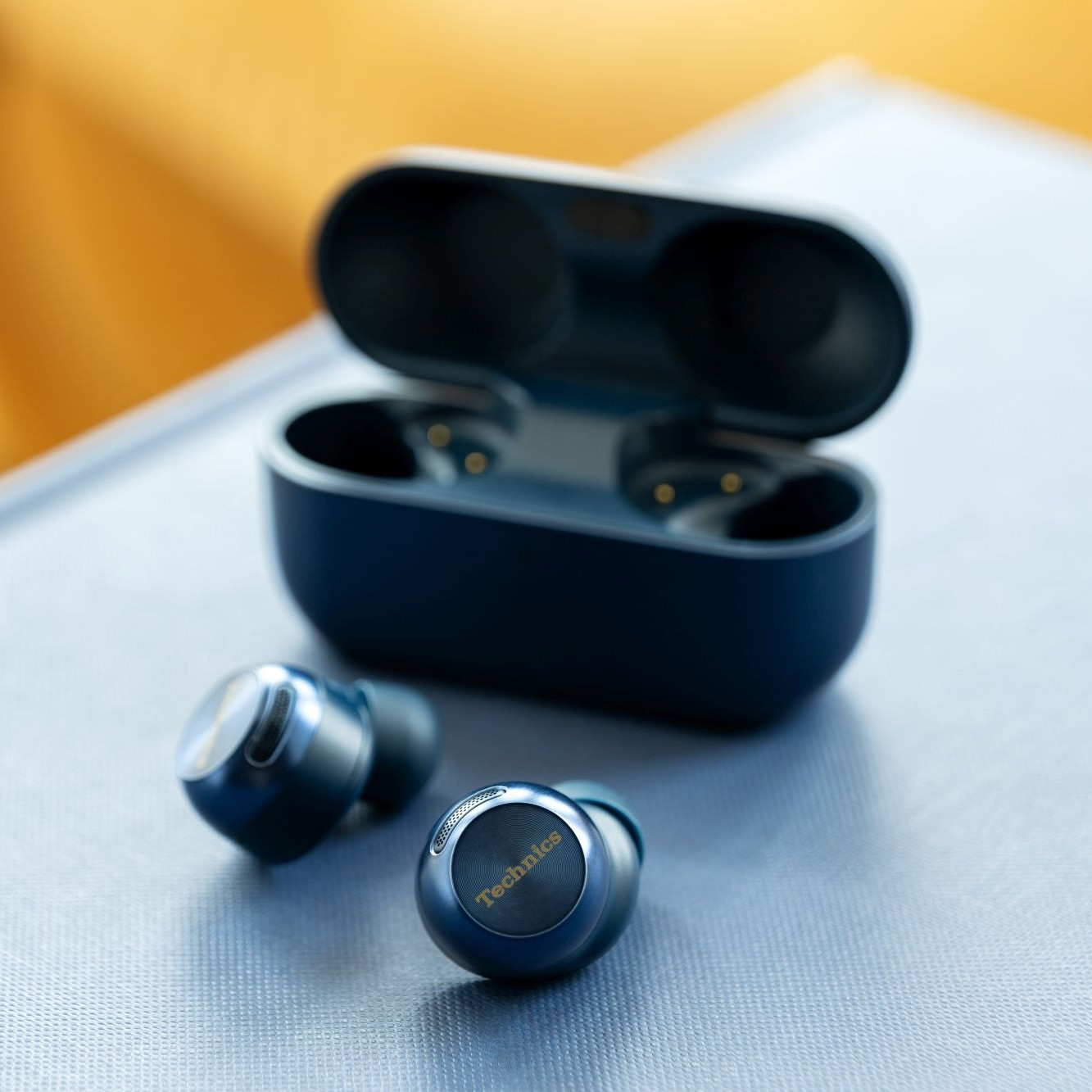 Słuchawki Technics TWS EAH-AZ100 teraz w kolorze Midnight Blue
