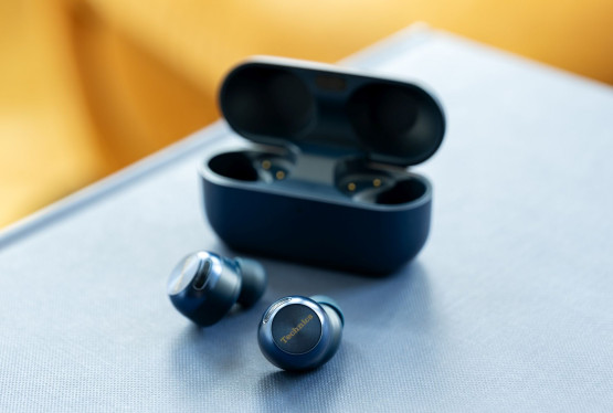 Słuchawki Technics TWS EAH-AZ100 teraz w kolorze Midnight Blue