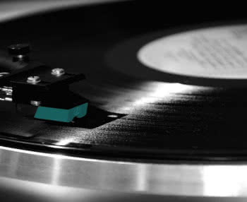 Gramofony analogowe - jak odtwarzać winyle w XXI wieku?