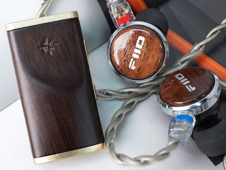 FiiO Snowsky Melody – nowy DAC-AMP dla "młodych". Maleńki i w drewnianej obudowie