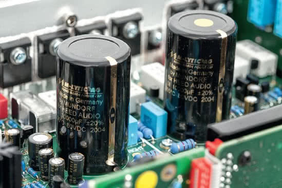 Oryginalnym układem jest Transcap, elementy sprzęgające to wysokiej klasy kondensatory firmy Mundorf.