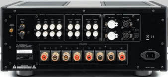 Również z tyłu urodzaj wszelaki. Na szczęście - uporządkowany.