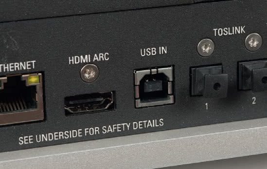 Przez dłuży czas Linn nie umieszczał w swoich odtwarzaczach sieciowych wejść USB-B dla komputerów, ale Selekt DSM przyjmie i takie sygnały.