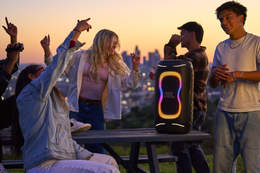 JBL PartyBox 130 - 200 W mocy, świetlne iluminacje i 15 godzin grania na imprezie