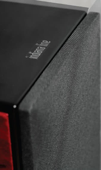 Divy są dostępne
w jednej wersji wykończenia
obudowy, ale
"piano black" z dodatkiem
palisandru może się
spodobać.