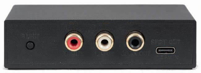 Omnia Stream Mini DAC ma wyjście analogowe oraz cyfrowe (współosiowe); gniazdo USB to wyłącznie źródło zasilania.