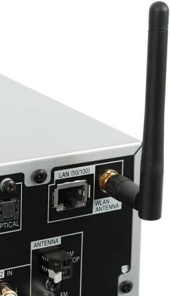 WLAN jest znacznie wygodniejszy,
ale LAN pozwoli na osiągnięcie
wyższych rozdzielczości streamowanych
plików.