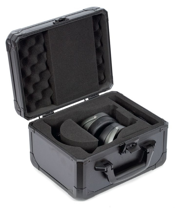 W komplecie znajdują się kabel, przejściówka i tekstylny woreczek.