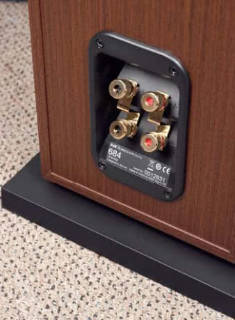 Terminal przyłączeniowy wygląda dobrze i jest wygodny - ani nie trąci taniochą ani nie jest przekombinowany.