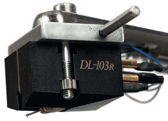 Do Minora można zainstalować niemal dowolną wkładkę MM lub MC; gramofon został dostarczony z Denonem DL-103R – to jeden z najlepszych wyborów w tej klasie cenowej.