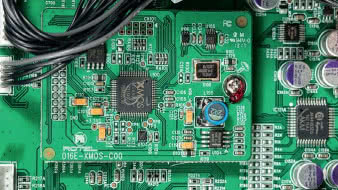 Wybór interfejsu wejściowego USB był stosunkowo
prosty... także tutaj zastosowano procesor XMOS.