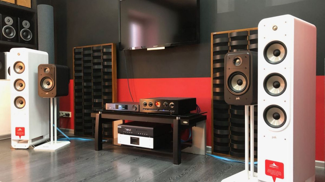 Najnowsza seria kolumn Polk Audio Signature E w salonie Q21