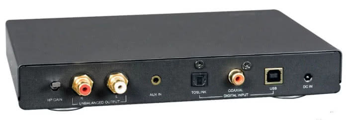 Asus Xonar Essence STU ma wejście analogowe i trzy cyfrowe. Przełącznikiem HP Gain ustalamy wzmocnienie modułu wzmacniacza słuchawkowego.
