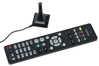 Pilot jest wygodny,
ma niewiele przycisków i działa
pewnie. W komplecie z amplitunerem
dostajemy też mikrofon Audyssey do
automatycznej kalibracji.