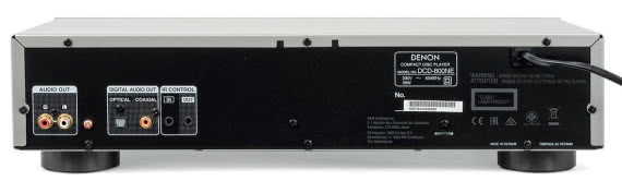 DCD-800NE ma wyjścia analogowe RCA oraz klasyczną parkę cyfrową (współosiowe i optyczne).