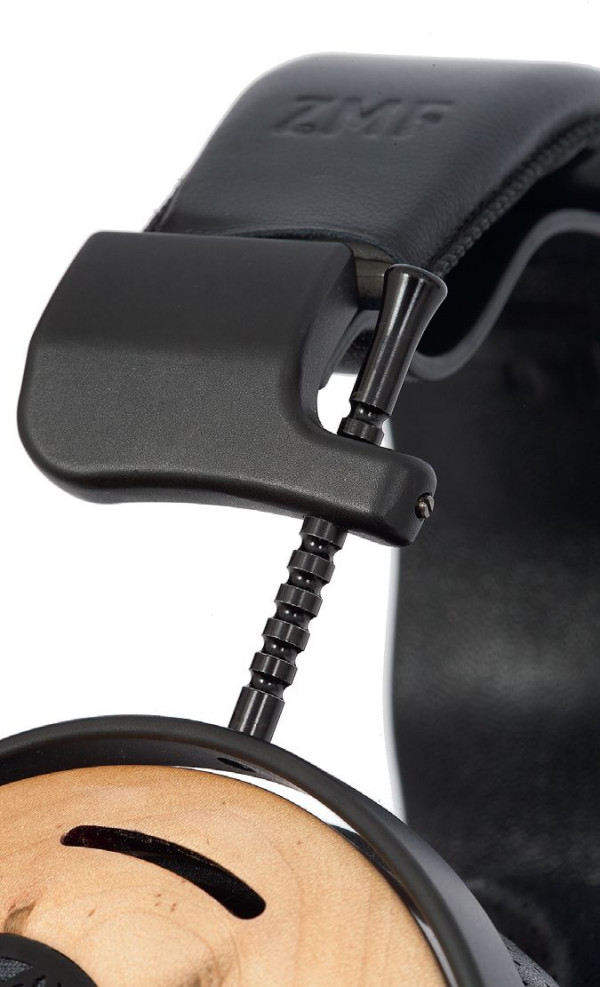 Auteur Classic są pełne oryginalnych materiałów i rozwiązań, finezyjnie wyprofilowano nawet trzpień regulacji pałąka.