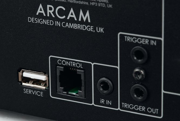 Duet LAN/USB nie ma nic wspólnego z sygnałami audio, służy wyłącznie do sterowania.