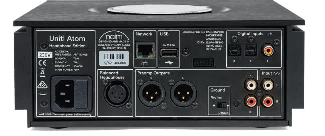 Z "oryginalnego" Atoma usunięto nie tylko wyjścia głośnikowe, ale także wyjście HDMI, w zamian pojawiło się kilka innych dodatków.