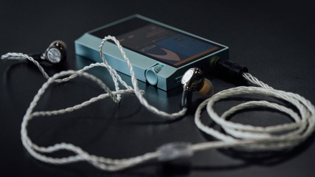 Astell&amp;Kern AK70 + AK T8iE MKII