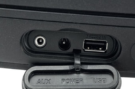 Do Omni 50+ podłączymy także sygnał analogowy, ale port USB to już tylko pomoc dla ładowania np. smartfona.