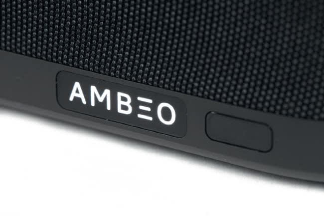 Podświetlane logo sygnalizuje pracę wirtualnych procesorów Ambeo.