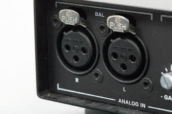 Cały tor sygnału jest zbalansowany –
w niewielkim wzmacniaczu słuchawkowym
to mniejsze wyzwanie niż we wzmacniaczu
zintegrowanym.