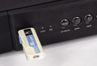 Pendrive służy do odtwarzania plików WAV hires.
Potraktujmy to jak granie czarnej płyty