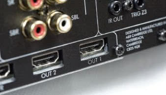 AVR600 wyróżnia
się przede wszystkim
zmodyfi kowaną sekcją cyfrową
z obsługą sygnałów wideo 3D.