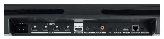 Sekcja przyłączeniowa niewiele ustępuje amplitunerom AV, przygotowano aż cztery wejścia HDMI, cyfrowe złącza współosiowe i optyczne, USB, wejście analogowe...