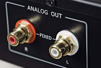 Gniazda wyjściowe CD są lepsze niż gniazda
we wzmacniaczu.