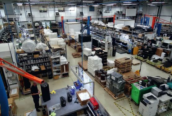 Perfekcyjne zaginanie. Odwiedziliśmy fabrykę Bowers & Wilkins w Worthing