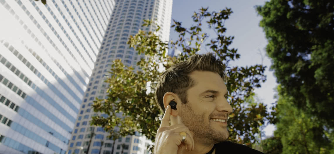 Tour Pro+ TWS - kolejne prawdziwie bezprzewodowe słuchawki JBL 