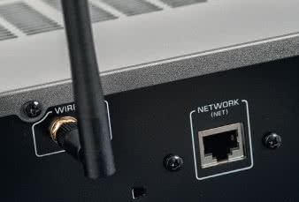 Antena Wi-Fi
jest co prawda
jedna, ale łączenie
i komunikacja
są wzorowe.
Yamaha strumieniuje
także w ramach
MusicCast
oraz przez BT.