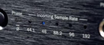 Częstotliwość próbkowania sygnału wejściowego
odczytamy na diodowym wskaźniku.