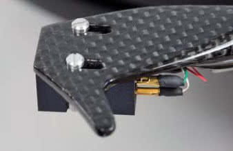 Nowe ramiona PJ są w całości wykonane
z włókna węglowego.