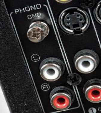 Do amplitunerów
AV podłączymy
także
gramofony,
symbioza AV
i czarnej płyty
jest możliwa.