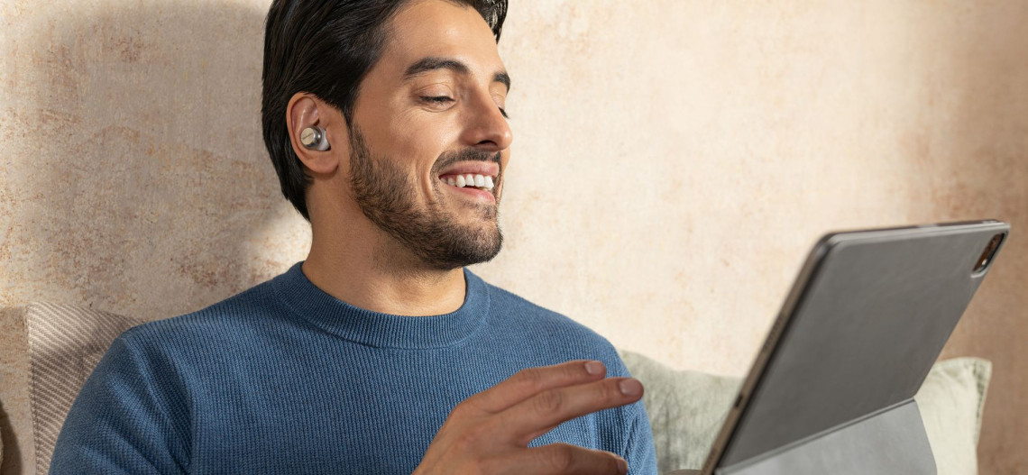 Nowe słuchawki Technics EAH-AZ100 - funkcja Voice Focus AI i  Adaptacyjna Redukcja Szumów