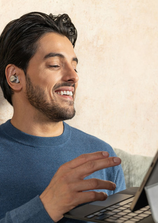 Nowe słuchawki Technics EAH-AZ100 - funkcja Voice Focus AI i  Adaptacyjna Redukcja Szumów