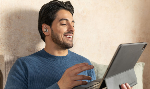 Nowe słuchawki Technics EAH-AZ100 - funkcja Voice Focus AI i  Adaptacyjna Redukcja Szumów