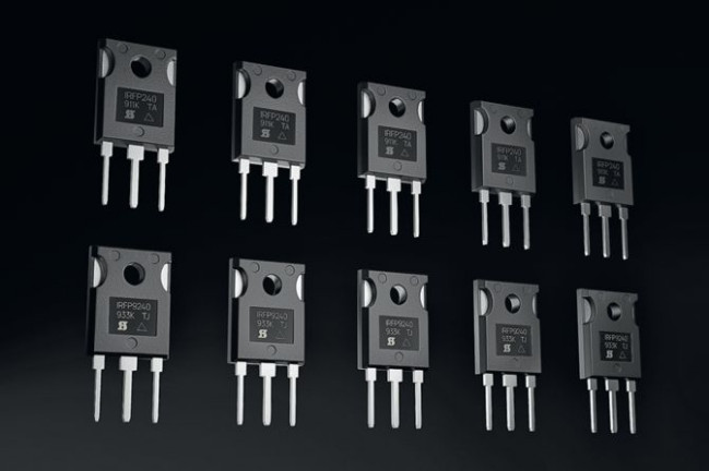 W końcówce wykorzystano tranzystory typu MOSFET.