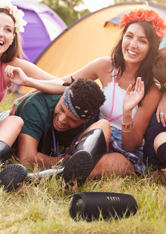 JBL w wersji limitowanej: głośnik przenośny Charge 5 Tomorrowland