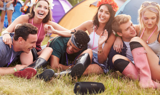 JBL w wersji limitowanej: głośnik przenośny Charge 5 Tomorrowland