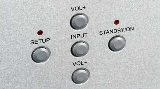 Ustawienie i konfiguracja przycisków jest dość typowa dla Wadii, są więc też dwa przyciski regulacji głośności.