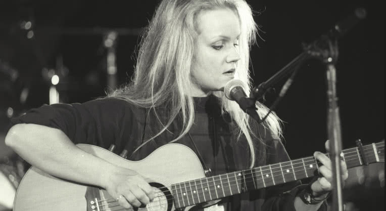 "Nightbird" Evy Cassidy już w sklepach