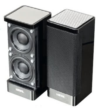 Aluminiowe obudowy
głośników są doskonale sztywne. Lewa - w wersji
standardowej; prawa - z wymienioną górną płytą na
wersję błyszczącą, lustrzany chrom.