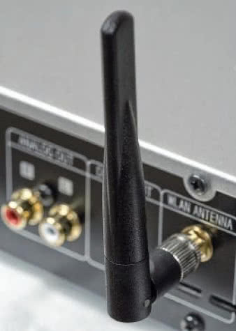 Przez antenkę Wi-Fi przesyłane są też dane
w systemie AirPlay (fi rmy Apple).